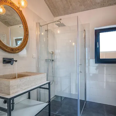 Villa Hideaway With Heated Pool, Sauna & Bikes *