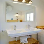 Hideaway With Heated Pool, Sauna & Bikes 别墅 Vižinada
