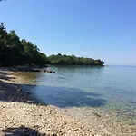 Hideaway With Heated Pool, Sauna & Bikes