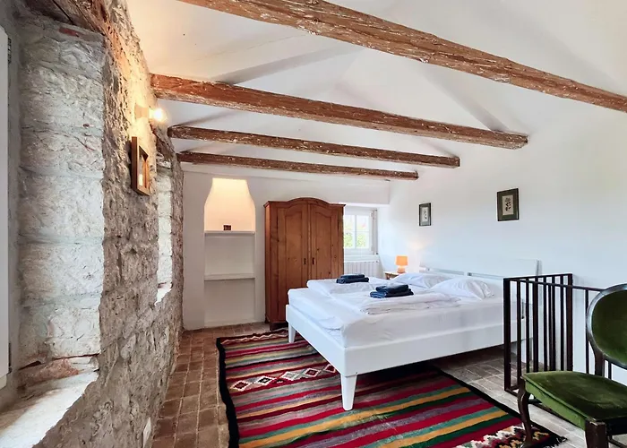 Hideaway With Heated Pool, Sauna & Bikes