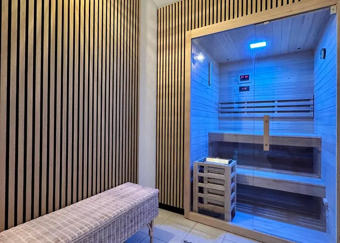 Hideaway With Heated Pool, Sauna & Bikes