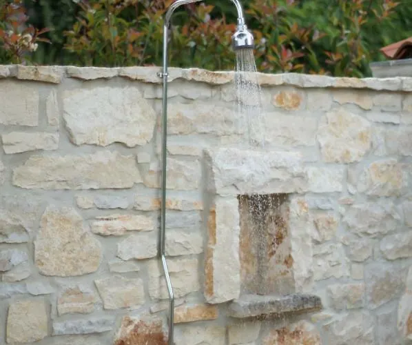 Hideaway With Heated Pool, Sauna & Bikes Vizinada