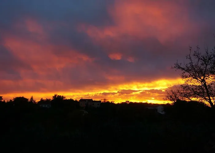 Hideaway With Heated Pool, Sauna & Bikes Villa