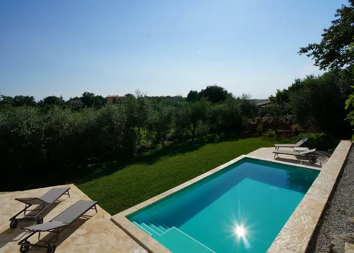 Hideaway With Heated Pool, Sauna & Bikes Villa