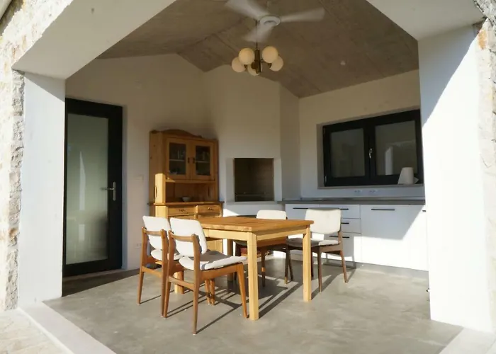 Villa Hideaway With Heated Pool, Sauna & Bikes *