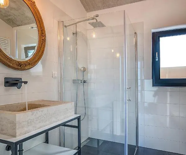 Hideaway With Heated Pool, Sauna & Bikes *