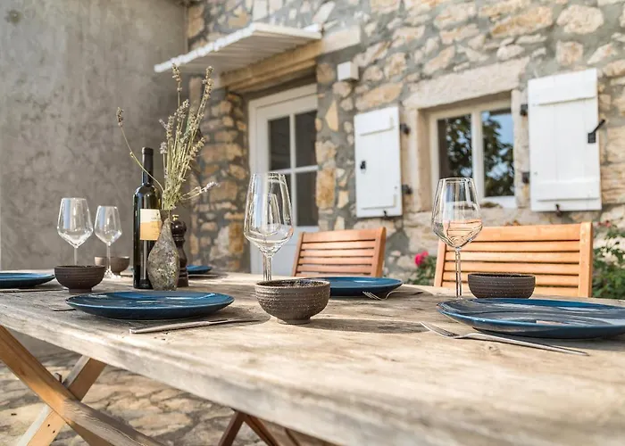 Hideaway With Heated Pool, Sauna & Bikes Villa *