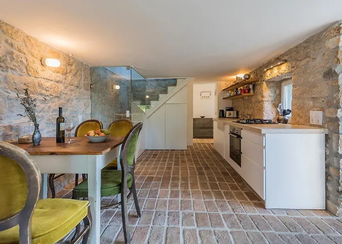 Hideaway With Heated Pool, Sauna & Bikes Villa