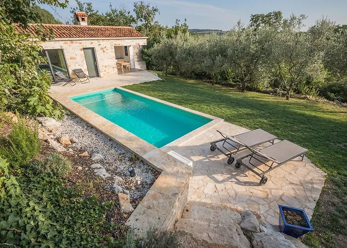 Hideaway With Heated Pool, Sauna & Bikes Villa *